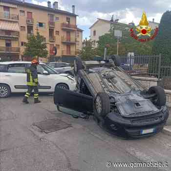 Fabriano / Schianto all'incrocio: auto ribaltata - QDM Notizie