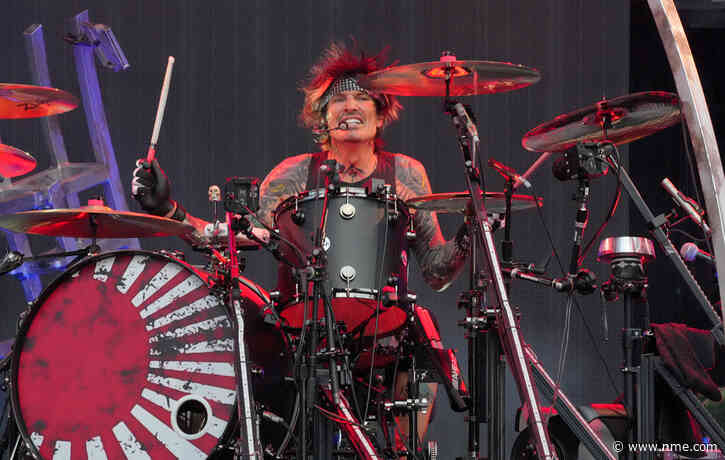 Tommy Lee released viral nude photo while he was “on a motherfucking bender”