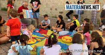 Matera: in provincia il maestro Antonio Lacava con il suo Bibliomotocarro regala ai più piccoli la magia di poesie, fiabe e racconti! Le foto - Matera News