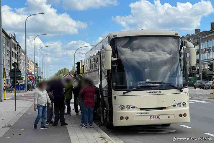 Eindelijk (tijdelijke) oplossing voor ‘vergeten’ slachtoffers Borealiswerf: 17 uitgebuite arbeiders uit onveilig pand gehaald