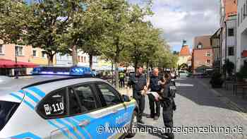 Frau attackiert und verletzt Passanten - Festnahme
