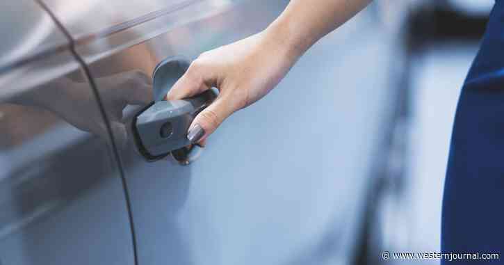 Hospitalized Woman Warns: If You See This Item in Car Door Handle, Do Not Touch - Doctors Stumped