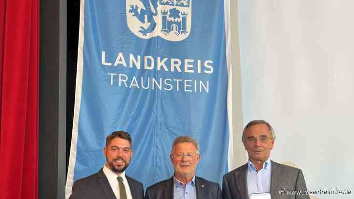 Landrat Walch übergibt Kommunale Verdienstmedaillen