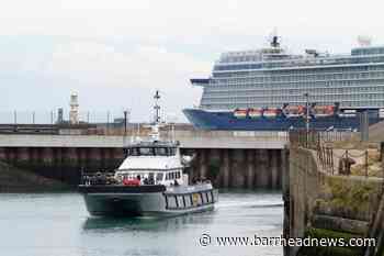 Babies brought ashore as Channel crossings resume - Barrhead News