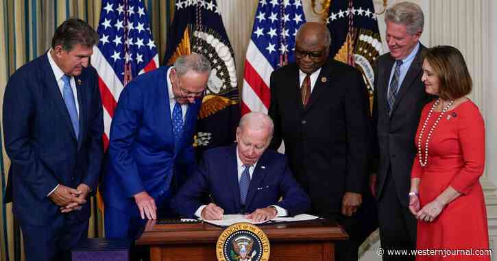 Biden Extending Student Loan Moratorium Would Negate 'Inflation Reduction Act's' Impact on Deficit
