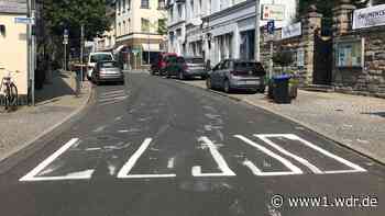 Große Verwirrung: Betrunkener malt Zebrastreifen auf Straße in Essen - WDR Nachrichten