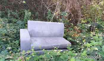Moncalieri, furbetti dei rifiuti ancora in azione: un divano abbandonato in zona Barauda - TorinOggi.it
