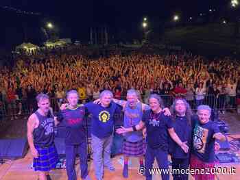 Concerto gratuito dei Modena City Ramblers e grande cena in piazza con ricavato al Grade - Modena 2000