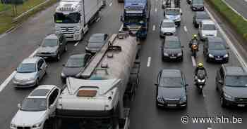 Twee rijstroken versperd na ongeval op Brusselse Binnenring in Zellik - Het Laatste Nieuws