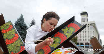 Covering Kyiv’s Anti-Tank “Hedgehogs” With Traditional Ukrainian Art