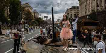 Defiant Ukraine fears Russian attacks ahead of independence day