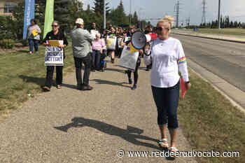 Red Deer seniors home staff protest cutbacks - Red Deer Advocate
