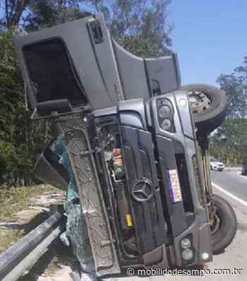 Tombamento de caminhão deixa feridos na rodovia Raposo Tavares em Cotia - Mobilidade Sampa