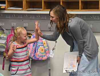 Reno kindergartners brave first day of school at Lenz Elementary