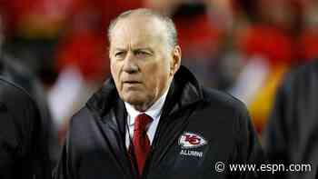 Dawson, Super Bowl-winning QB for Chiefs, dies