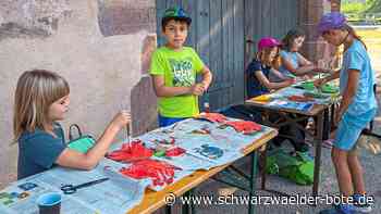 Ferienbetreuung Wildberg: Kinder basteln Drachen und Schilde
