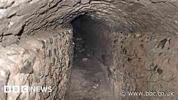 'Extraordinary' tunnel found at Alfred the Great's resting place