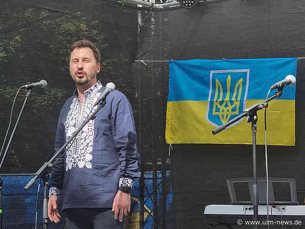 Verständnis, Trost und Zuspruch: Ministerpräsident Kretschmann im Gespräch mit Geflüchteten aus der Ukraine in Ulm