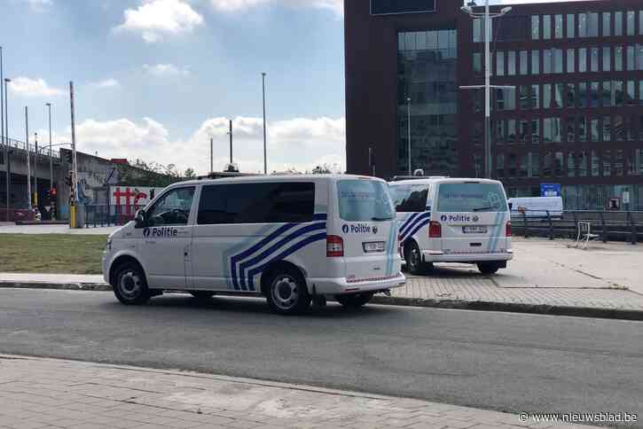 Twee fietsers botsen frontaal tegen elkaar in Bondgenotenlaan