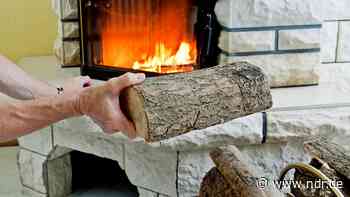 Günstiges Brennholz im Internet? Polizei warnt vor Betrug - NDR.de