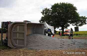 Diesel ausgelaufen, Kies verloren: Lkw im Landkreis Passau umgekippt - Passauer Neue Presse - PNP.de