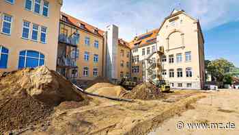 Geschwister Scholl Gymnasium: Alte Penne in Zeitz wird nicht fertig - Schüler müssen zu Hause lernen - Mitteldeutsche Zeitung