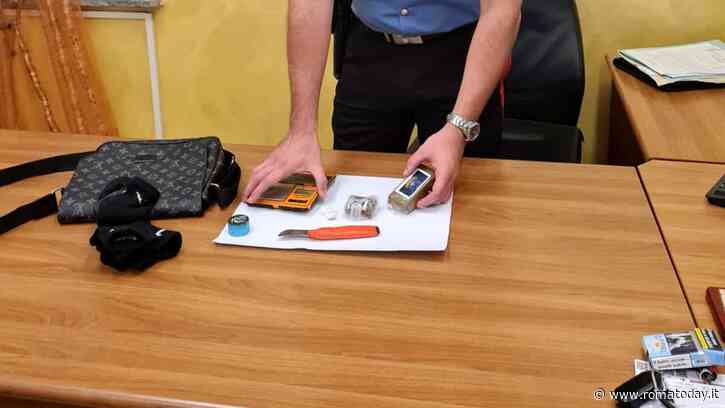 In auto con la mamma nasconde mille dosi di hashish sotto il sedile della vettura - RomaToday