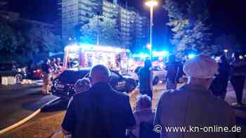 Explosion mit Feuerball: Dach von Berliner Mietshaus in Flammen