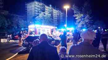Feuerball bei Brand auf Dach von Berliner Mietshaus