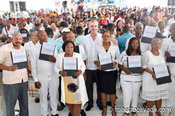Abinader entrega 365 títulos de propiedad en Palenque - Roberto Cavada