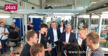 Minister Al-Wazir in der Lehrwerkstatt in Heppenheim - Echo Online