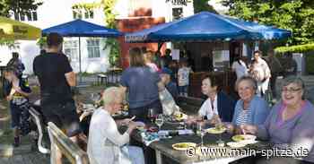Ein Gläschen unter der Marktlinde in Lorch - Main-Spitze