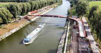 Nieuwe fietsers- en voetgangersbrug op zijn plaats: “Geen alledaagse operatie” - Het Laatste Nieuws