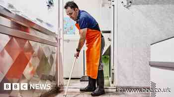 Minimum wage should rise to £15 for all workers, says TUC