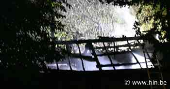 Brand brengt zware schade toe aan tuinhuisjes | Boechout | hln.be - Het Laatste Nieuws