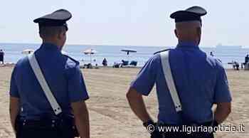 Voltri, lascia i figli in spiaggia per andare a bere: denunciata - Liguria Notizie