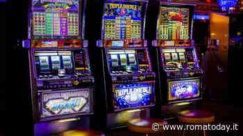 Sequestra il titolare dopo aver perso alle slot machine