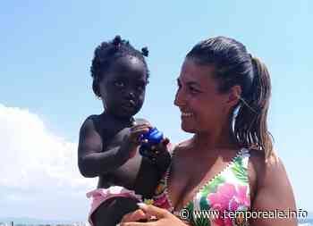 Minturno / Due "mamme" per Sonia: sulla spiaggia di Scauri una storia di solidarietà e inclusione | temporeale quotidiano - Temporeale Quotidiano