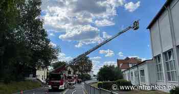 Wirsberg: Brand in Firma sorgt für Großeinsatz - zahlreiche Feuerwehren im Kampf gegen Flammen