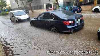 Crotone, basta un’ora di pioggia e la città si allaga. S’interverrà su canali, cadi - Gazzetta del Sud - Edizione Catanzaro, Crotone, Vibo