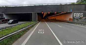 Brokstukken op de E19 richting Brussel, ter hoogte van Craeybeckxtunnel: rechter- en middenrijstrook versperd - Provinciale Zeeuwse Courant