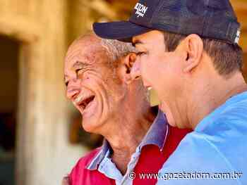 Neilton vai às ruas de Apodi, visitando casa a casa e cai nos braços da população - Gazeta do RN