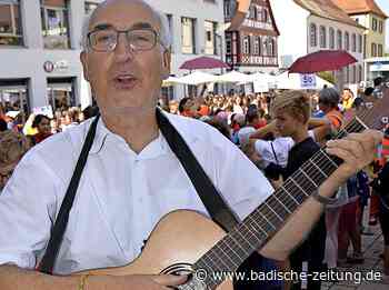 Mit Stefan Böhm geht es beim Querbeetsingen auf eine musikalische Reise - Rock & Pop (TICKET) - badische-zeitung.de