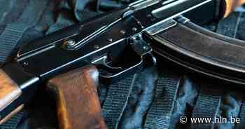 Twee meerderjarigen aangehouden die rondliepen met zwaar oorlogswapen in Rabot - Het Laatste Nieuws