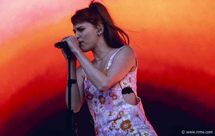 London Grammar cover Coldplay as a thank you for inviting them on tour
