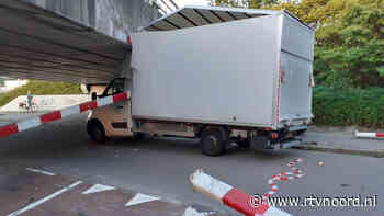 112-nieuws: Opnieuw bestelbus klem op Pop Dijkemaweg • Hulpdiensten halen drenkeling uit Hoornseplas - RTV Noord