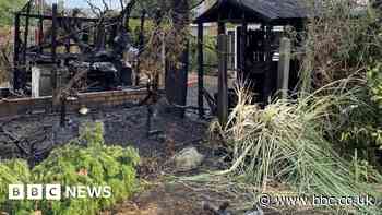 Wickford bonfire blaze spreads to seven gardens