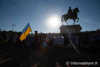 En images. 500 personnes à Lyon en soutien au peuple ukrainien - Tribune de Lyon