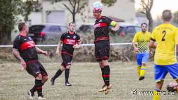 Fußball: Comeback nach 20 Jahren: Bad Kösener siegen in Unterzahl - Mitteldeutsche Zeitung