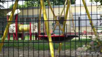 Neuruppin: Kita-Leitung gefeuert - Mutter: "Mein Kind wurde beim Essen festgebunden" - RTL Online